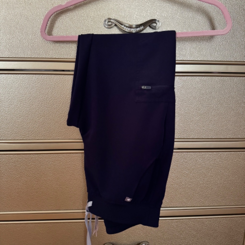 Figs Zamora Jogger Scrub Pants (or set for $45) - XS Petite OR S Petite - Picture 8 of 9
